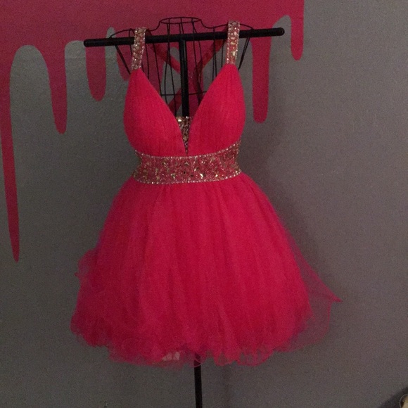 Formal dress - Picture 1 of 2